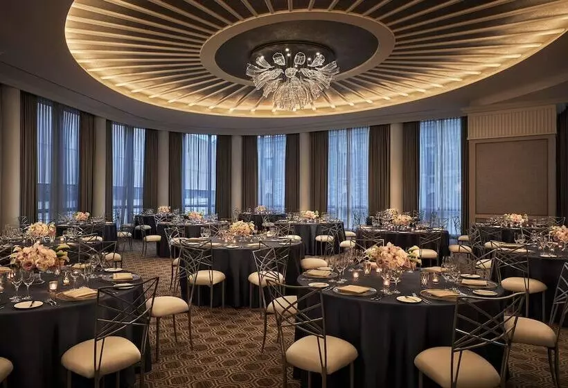 Four Seasons Hotel One Dalton Street, Boston