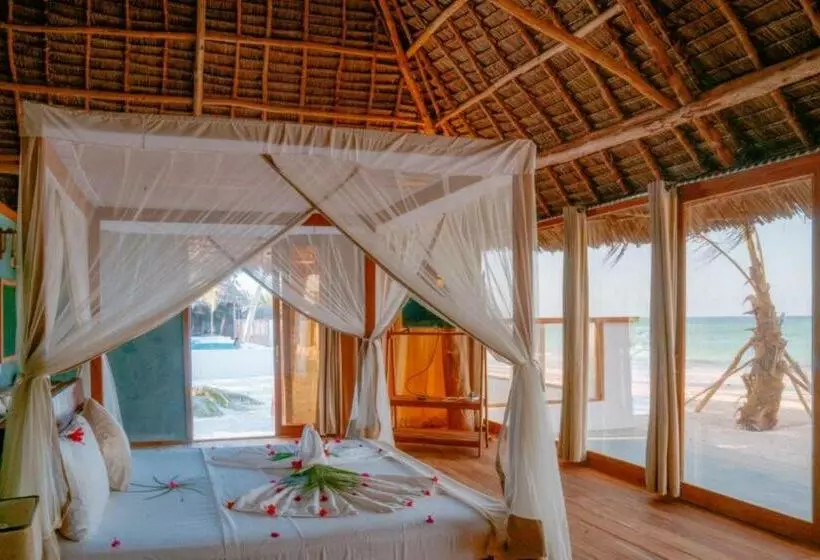 Hotelli Tiki Beach Club & Resort