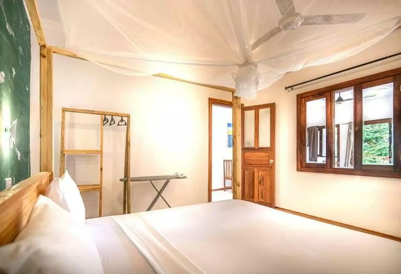 Hotelli Tiki Beach Club & Resort