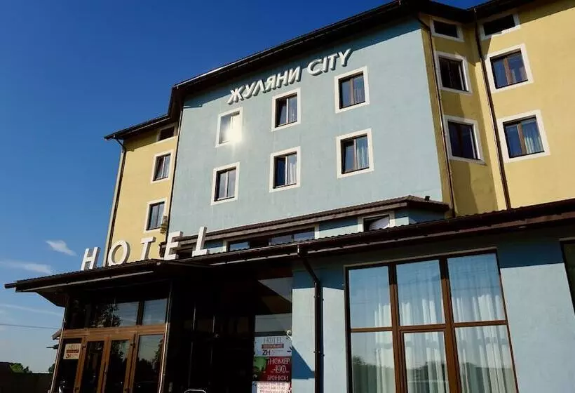 Retkeilymaja & Restaurant Zhuliany City