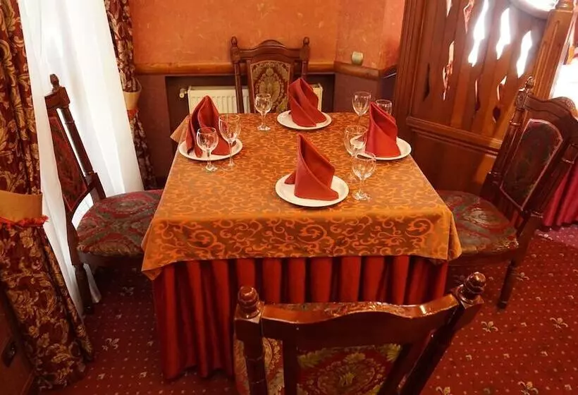 Retkeilymaja & Restaurant Zhuliany City