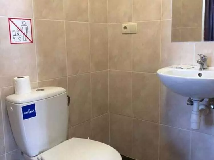 Retkeilymaja & Restaurant Zhuliany City