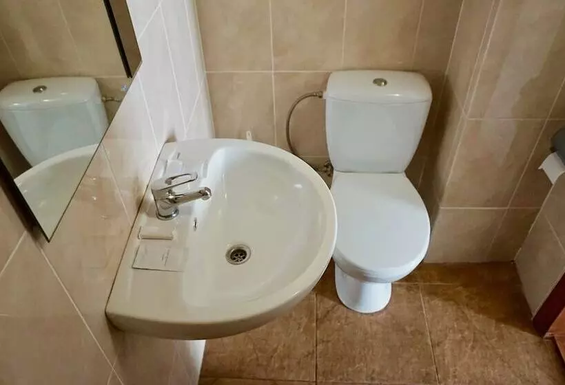 Retkeilymaja & Restaurant Zhuliany City