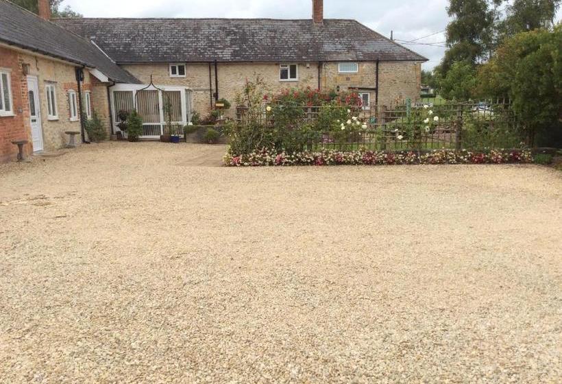 مبيت وإفطار Quiet Woman House