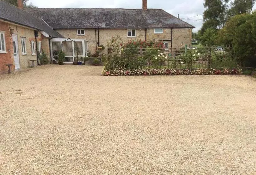 تختخواب و صبحانه Quiet Woman House