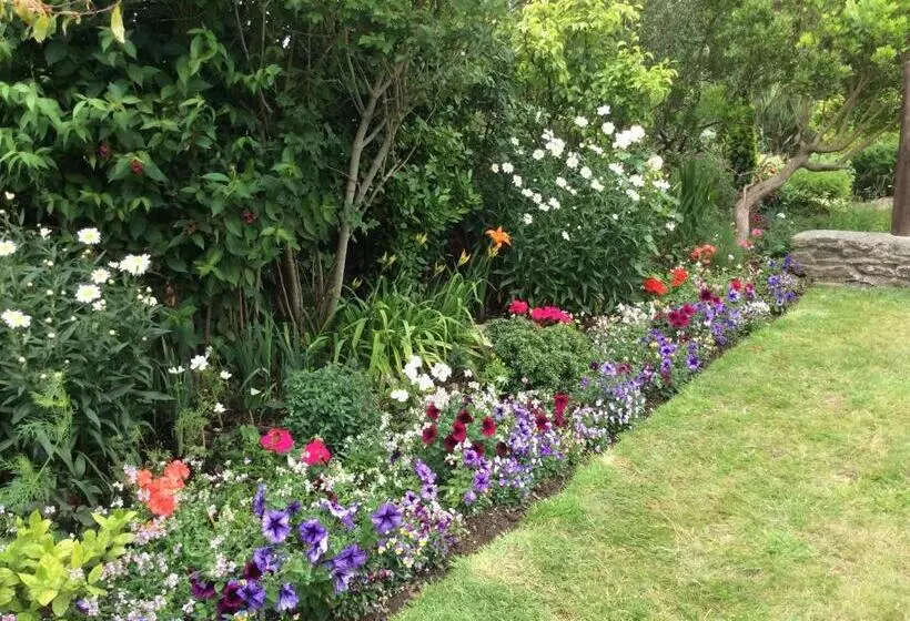 تختخواب و صبحانه Quiet Woman House