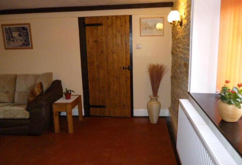 مبيت وإفطار Quiet Woman House