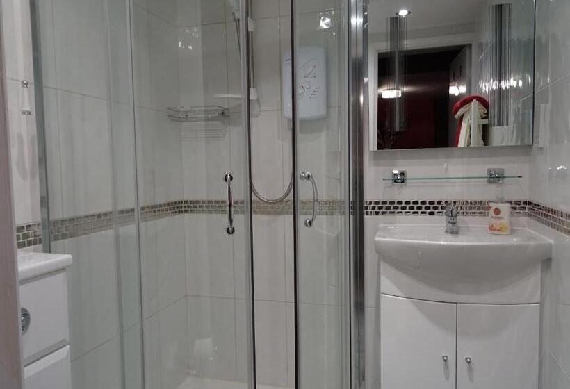 مبيت وإفطار Quiet Woman House