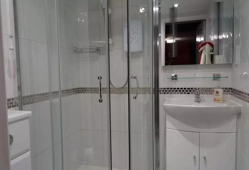 تختخواب و صبحانه Quiet Woman House