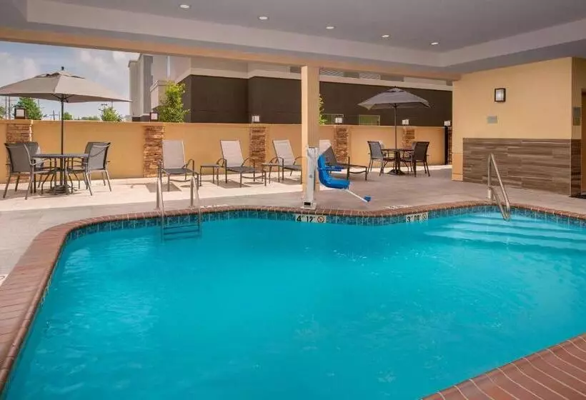 Hotelli Fairfield Inn & Suites By Marriott New Orleans Metairie
