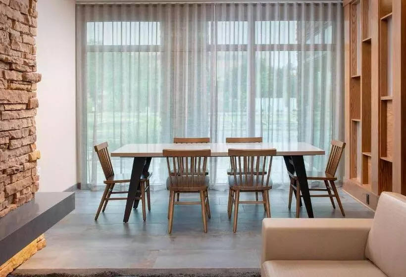 Hotelli Fairfield Inn & Suites By Marriott New Orleans Metairie