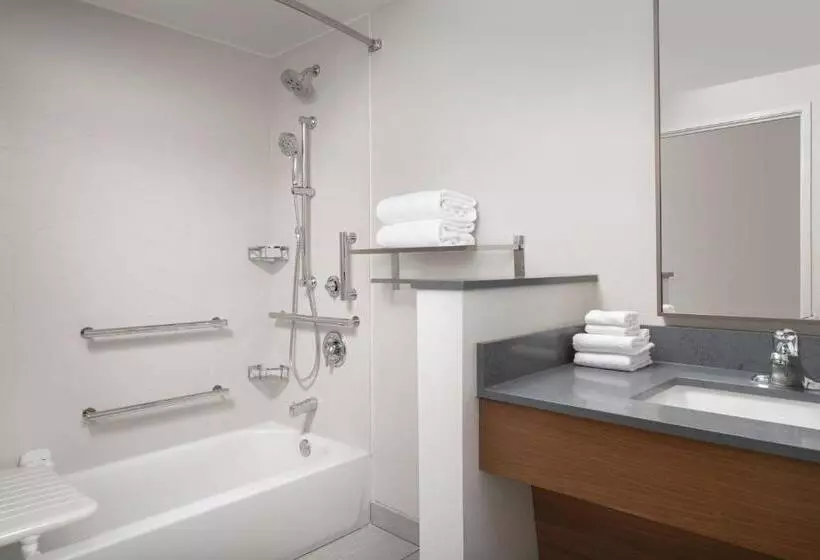 Hotelli Fairfield Inn & Suites By Marriott New Orleans Metairie