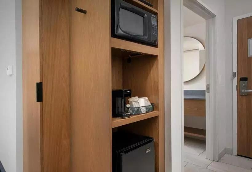 Hotelli Fairfield Inn & Suites By Marriott New Orleans Metairie