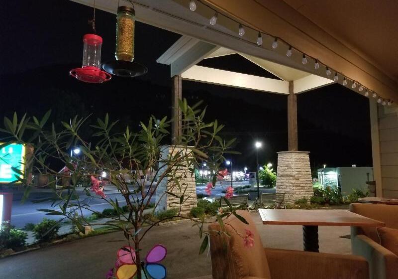 فندق Rolling Hills Lodge