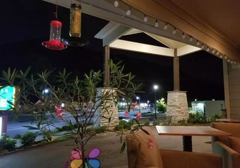 ホテル Rolling Hills Lodge