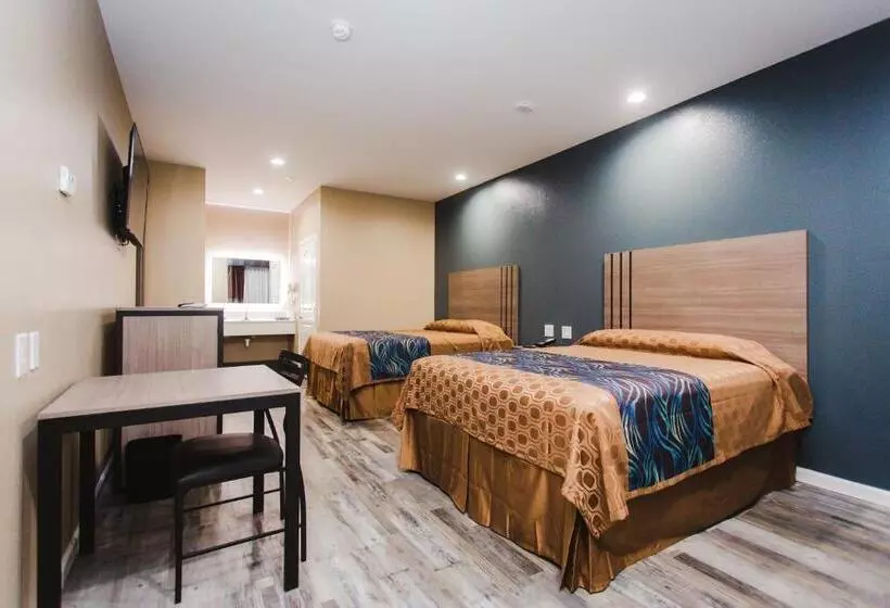 モーテル Budget Host Inn & Suites