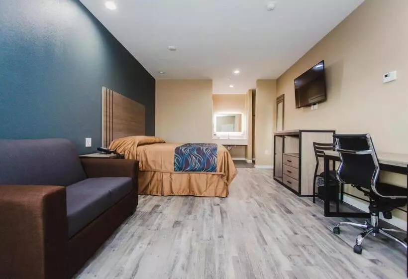 モーテル Budget Host Inn & Suites