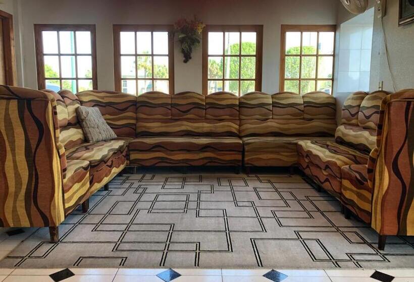 汽车旅馆  Capital Inn