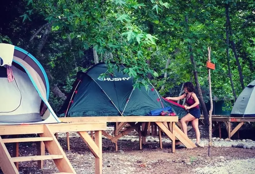 ユースホステル Camp Meeting Point