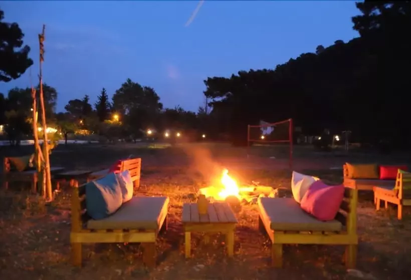 ユースホステル Camp Meeting Point