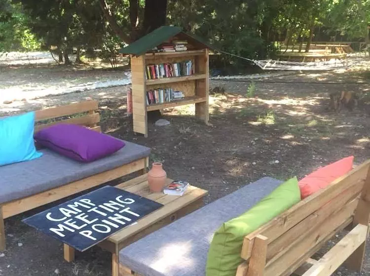 ユースホステル Camp Meeting Point