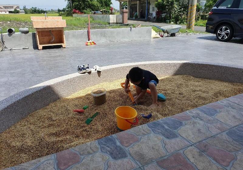 تختخواب و صبحانه Honeysuckle Family Castle