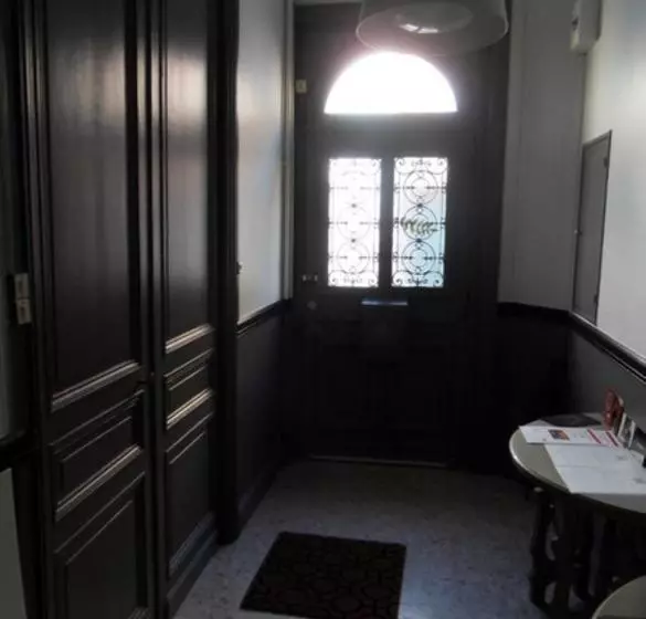 تختخواب و صبحانه Le 33 Chambres D Hôtes