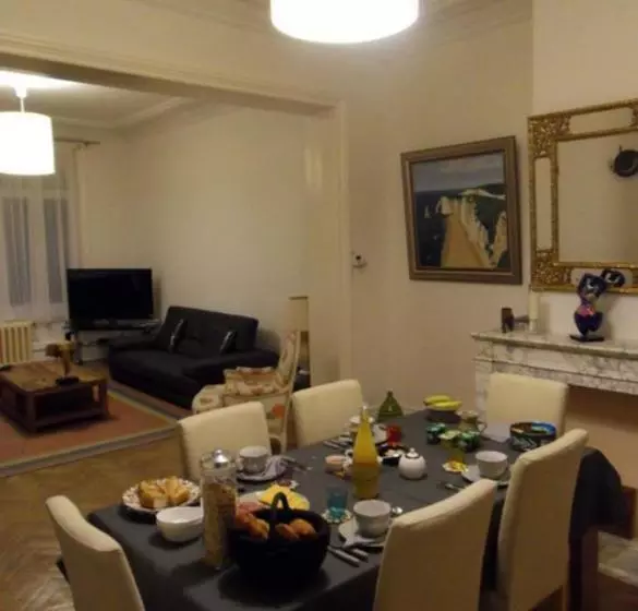 تختخواب و صبحانه Le 33 Chambres D Hôtes