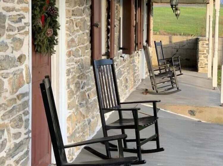 تختخواب و صبحانه The Avenue Guesthouse And Gallery