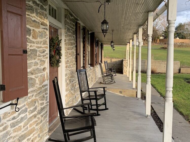 تختخواب و صبحانه The Avenue Guesthouse And Gallery