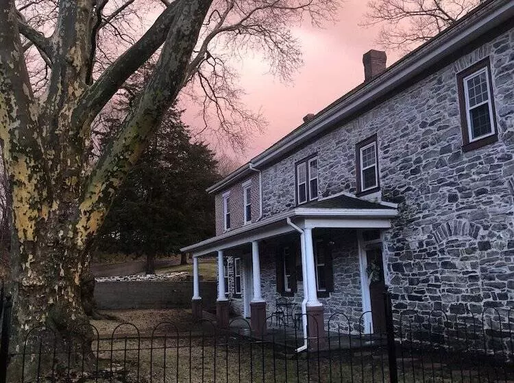 Aamiaismajoitus (B&B) The Avenue Guesthouse And Gallery