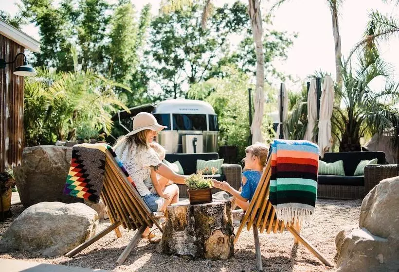 Hotelli Caravan Outpost