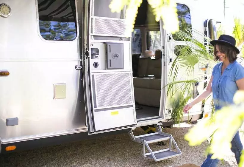 Hotelli Caravan Outpost