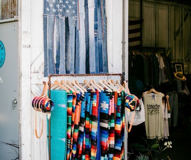 Отель Caravan Outpost