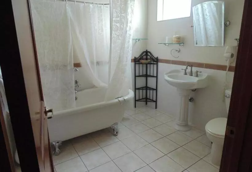 Hotelli Manresa Castle