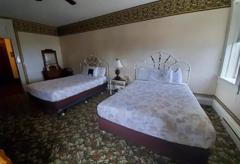 Hotelli Manresa Castle