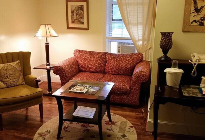 هتل The Country Inn Of Berkeley Springs