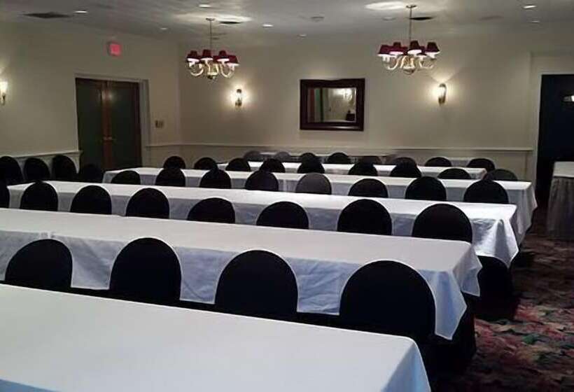 هتل The Country Inn Of Berkeley Springs