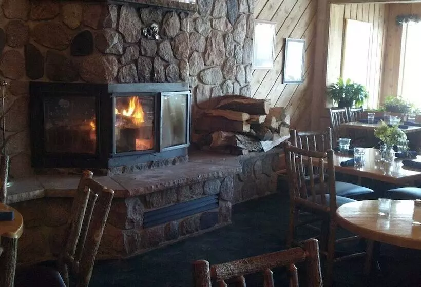 Lakewoods Resort & Lodge