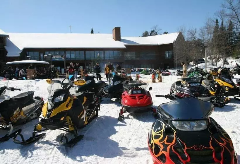 Lakewoods Resort & Lodge