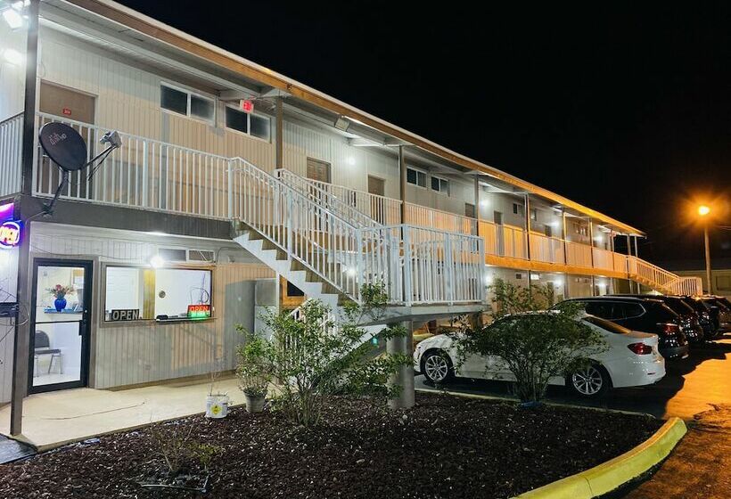 فندق على الطريق Host Inn