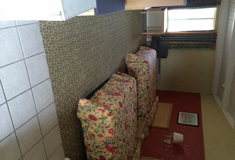 فندق على الطريق Host Inn