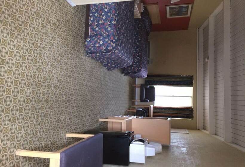 فندق على الطريق Host Inn