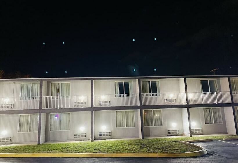 فندق على الطريق Host Inn