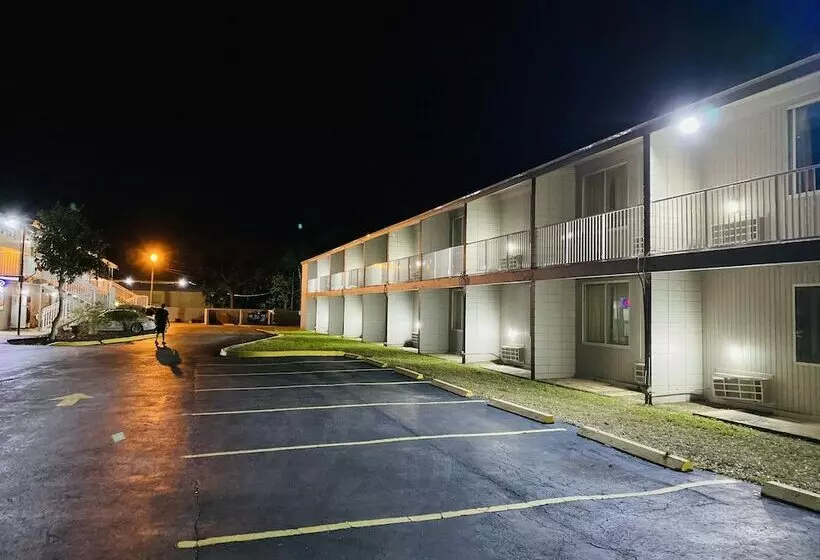 モーテル Host Inn