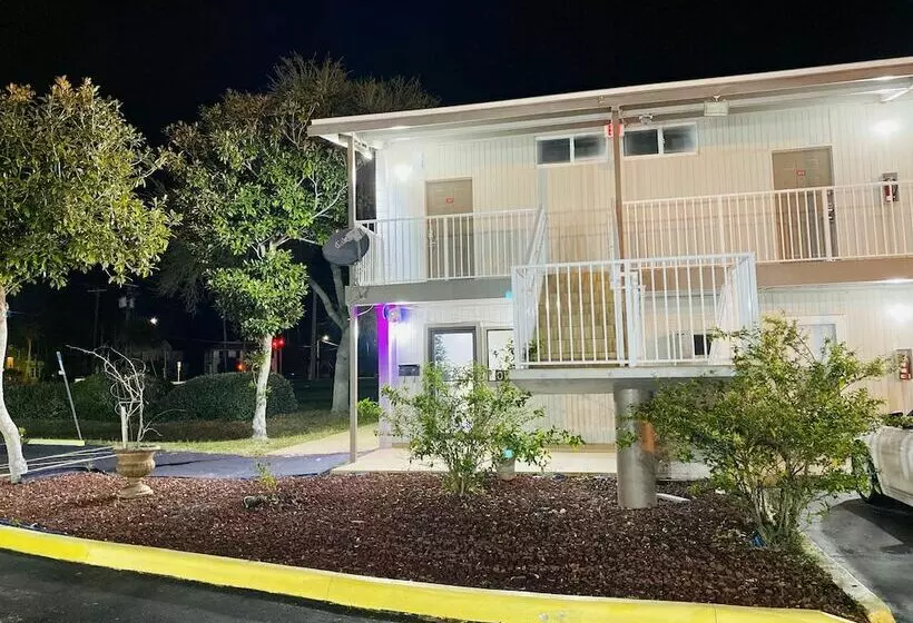 モーテル Host Inn