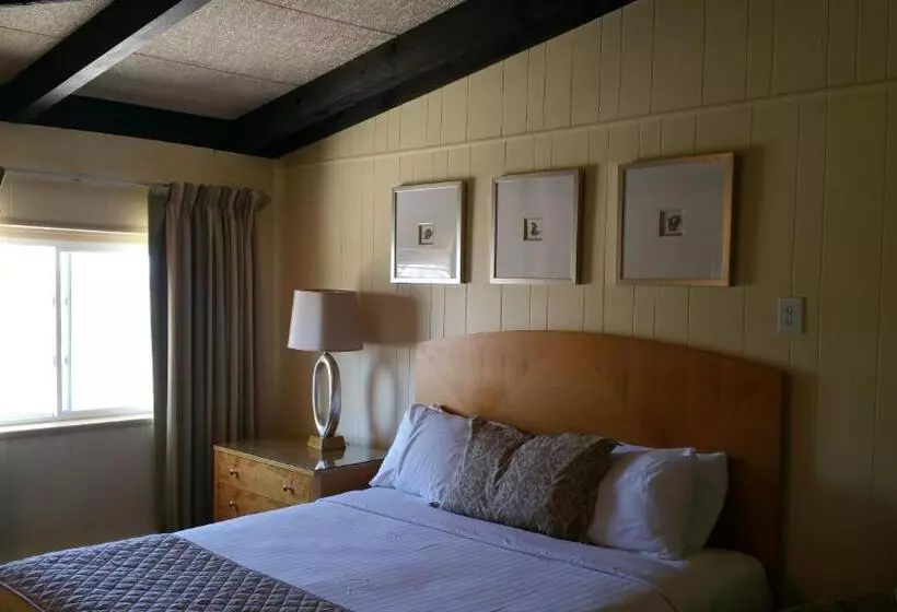 The Amethyst Beach Motel