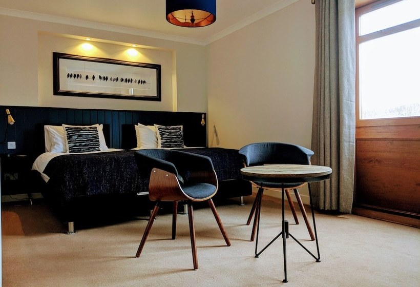 민박 Edderton Lodge