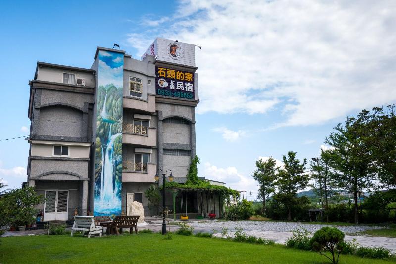 تختخواب و صبحانه Suto House