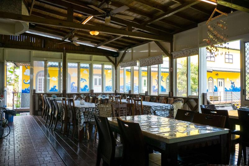 تختخواب و صبحانه Suto House